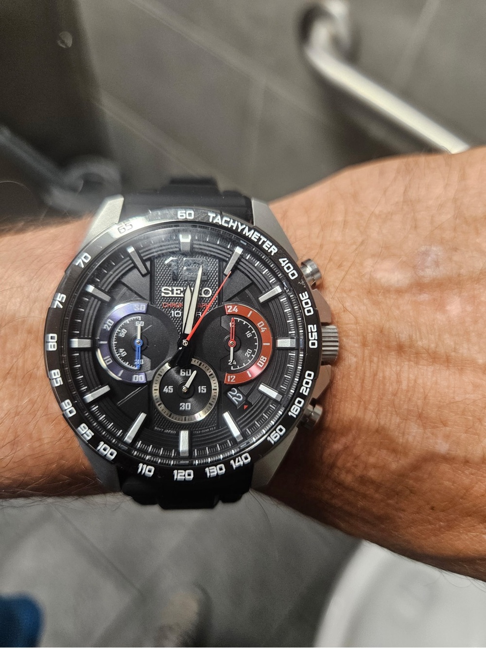 Seiko Essentials SSB347 Chronograph Quartz Mens Watch - Picture 5 of 5